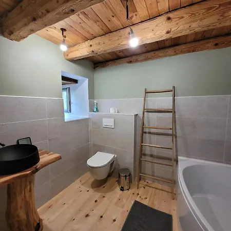 Maison Charmante A - 90 M² Avec Terrasse * Alleuze