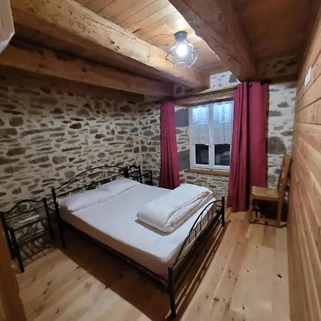 Maison Charmante A - 90 M² Avec Terrasse * Alleuze