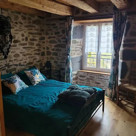 Maison Charmante A - 90 M² Avec Terrasse Holiday home Alleuze