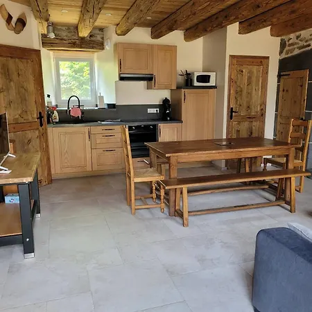 Maison Charmante A - 90 M² Avec Terrasse * Alleuze