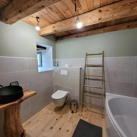 Holiday home Maison Charmante A - 90 M² Avec Terrasse Alleuze