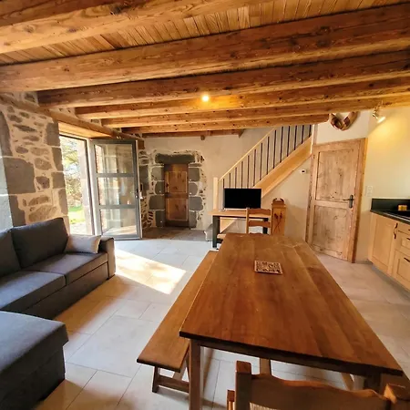 Maison Charmante A - 90 M² Avec Terrasse * Alleuze