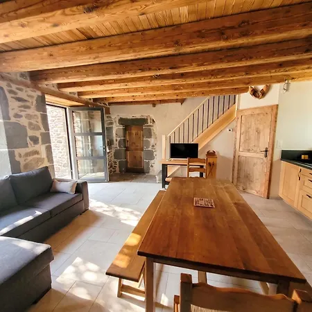 Holiday home Maison Charmante A - 90 M² Avec Terrasse Alleuze