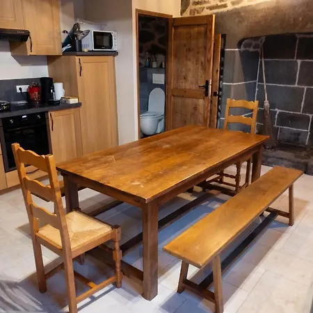 Maison Charmante A - 90 M² Avec Terrasse * Alleuze